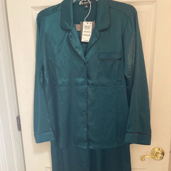 New Women’s Satin Notch Collar Pajama Set Med - Picture 7 of 7
